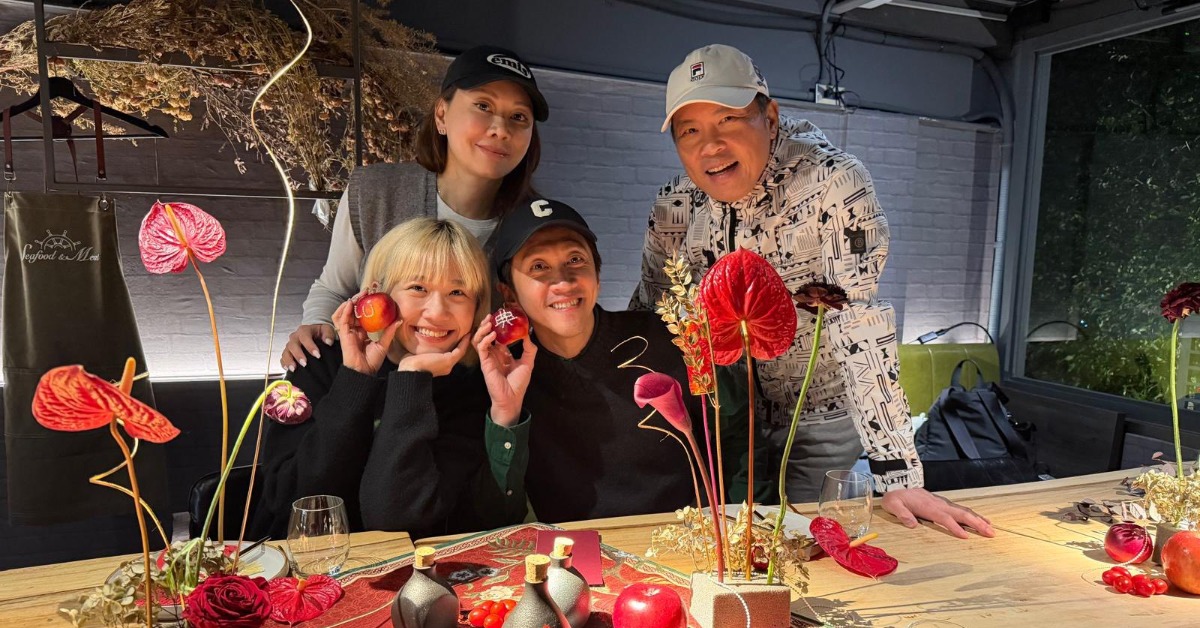 曾國城夫妻提早為陳漢典、Lulu慶祝新婚。（圖／翻攝自陳漢典臉書）