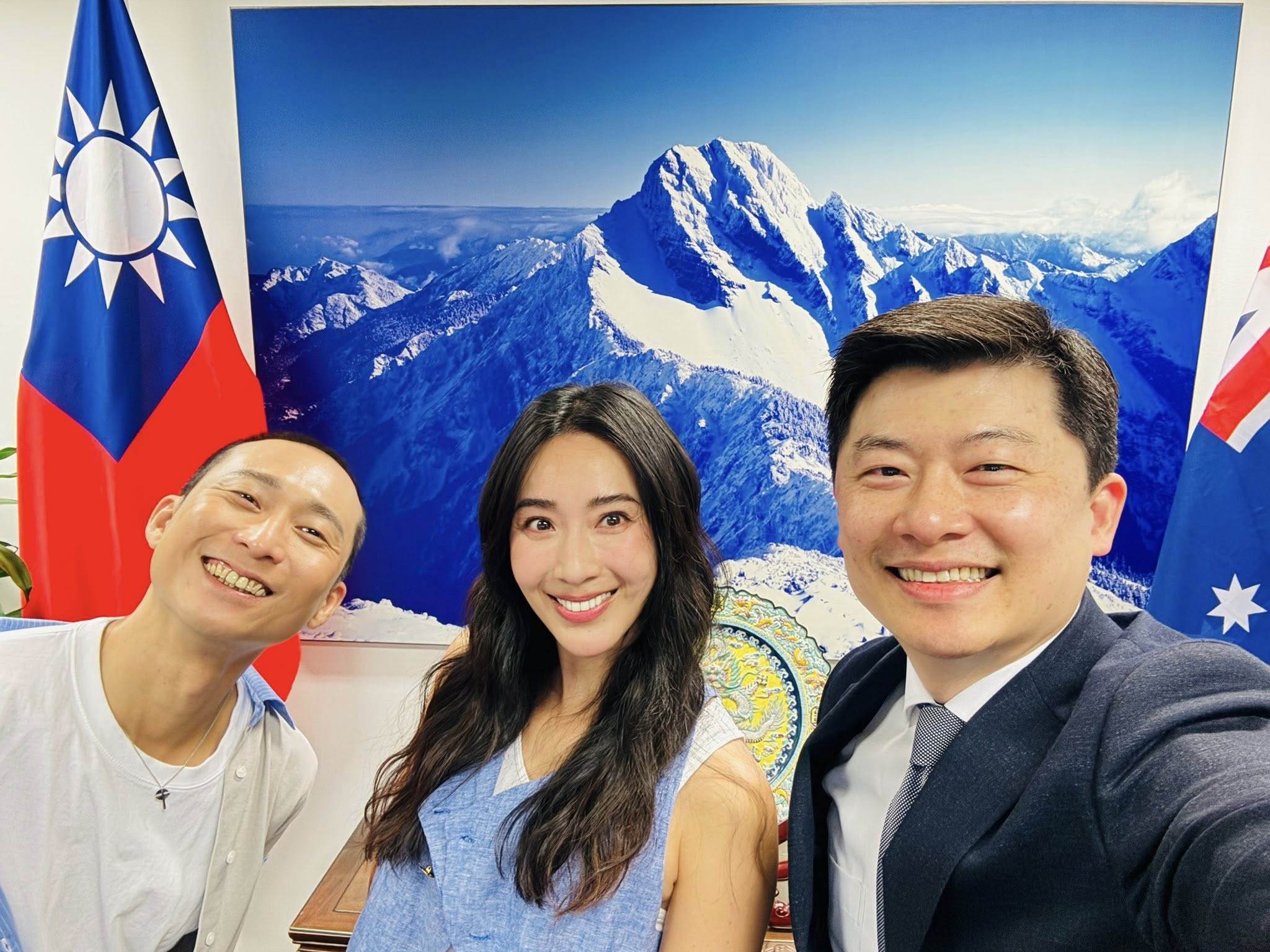 隋棠、浩子特別拜訪駐雪梨台北經濟文化辦事處。（圖／三立提供）