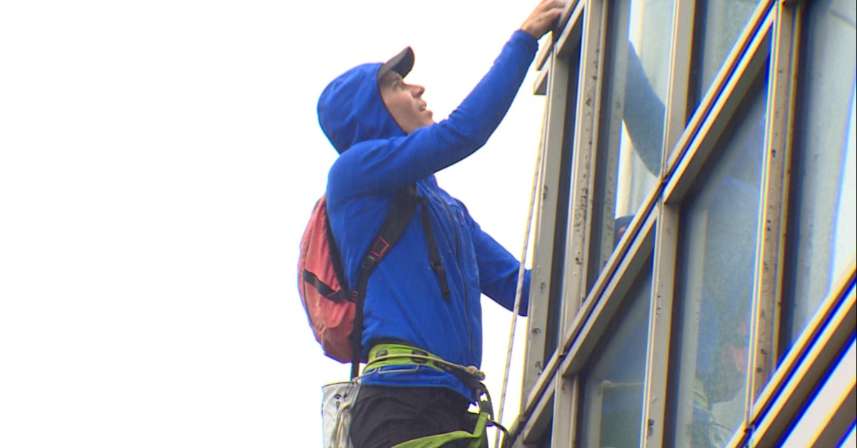 霍諾德這次攀爬台北101最大的挑戰，就是同樣的動作必須重複做很多次，對意志力來說也是一大挑戰。（圖／東森新聞）