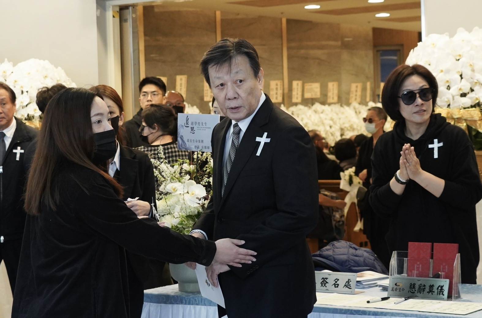 圈內好友現身送別趙學煌。（圖／東森娛樂）