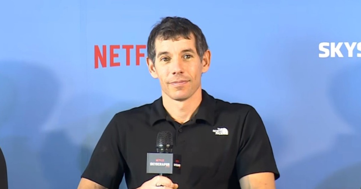 國際知名極限攀岩家霍諾德（Alex Honnold）徒手攀登101成功。（圖／東森新聞）