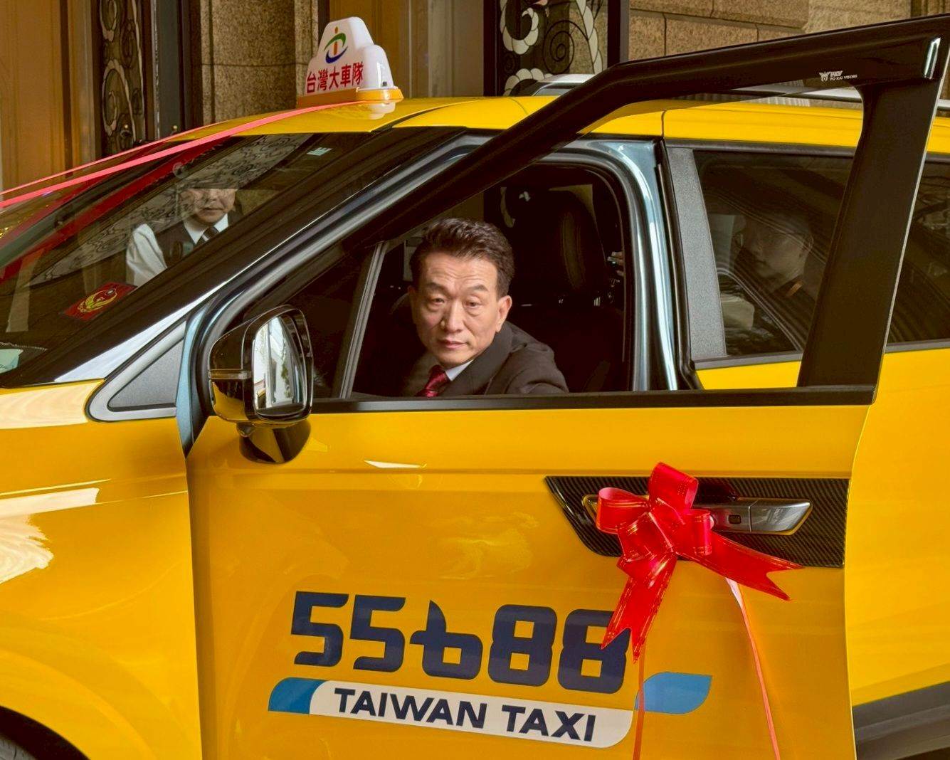 主禮車上的大咖駕駛正是Lulu的父親。（圖／55688提供）