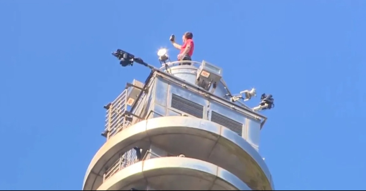 攀岩大神霍諾德成功登頂101。（圖／東森新聞）