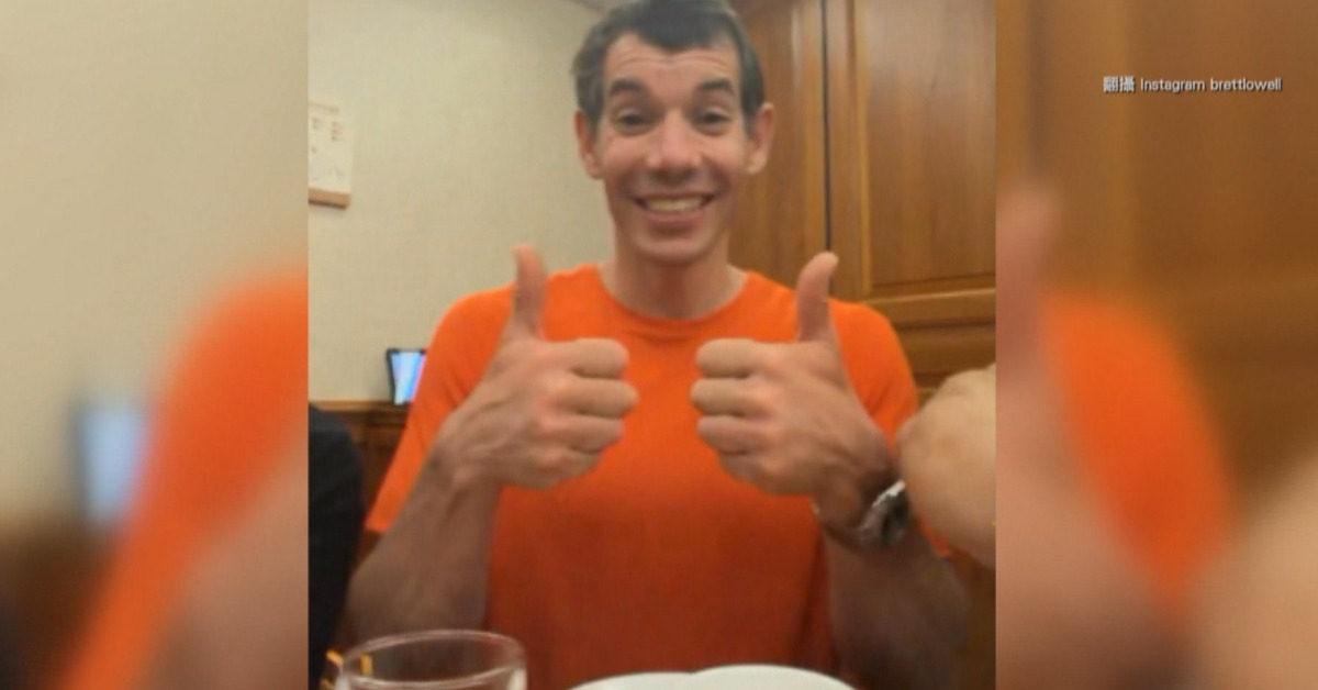 霍諾德品嚐鼎泰豐。（圖／翻攝自Instagram＠brettlowell）