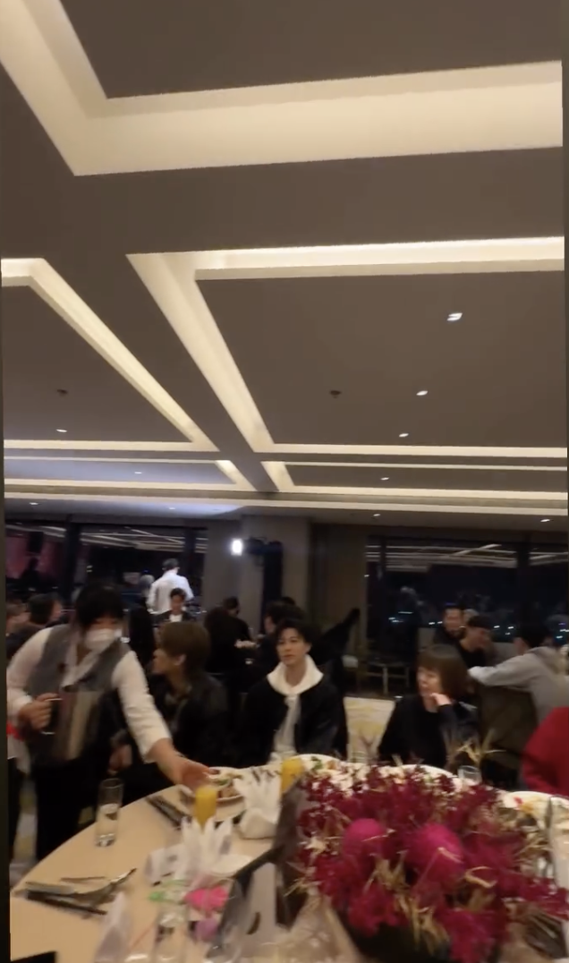 王子出席公司尾牙。（圖／翻攝自金泰佑IG）