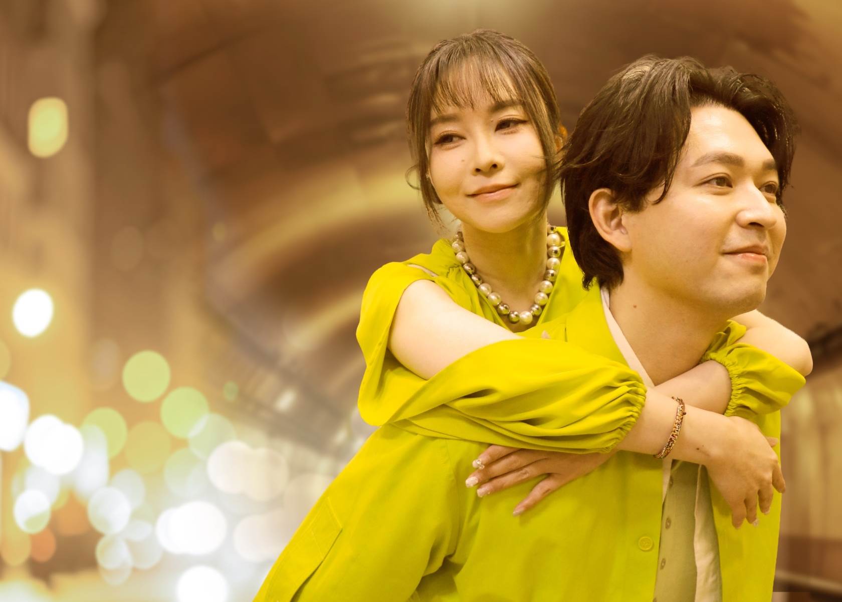 李子森背杜忻恬破27萬次觀看。（圖／中視提供）
