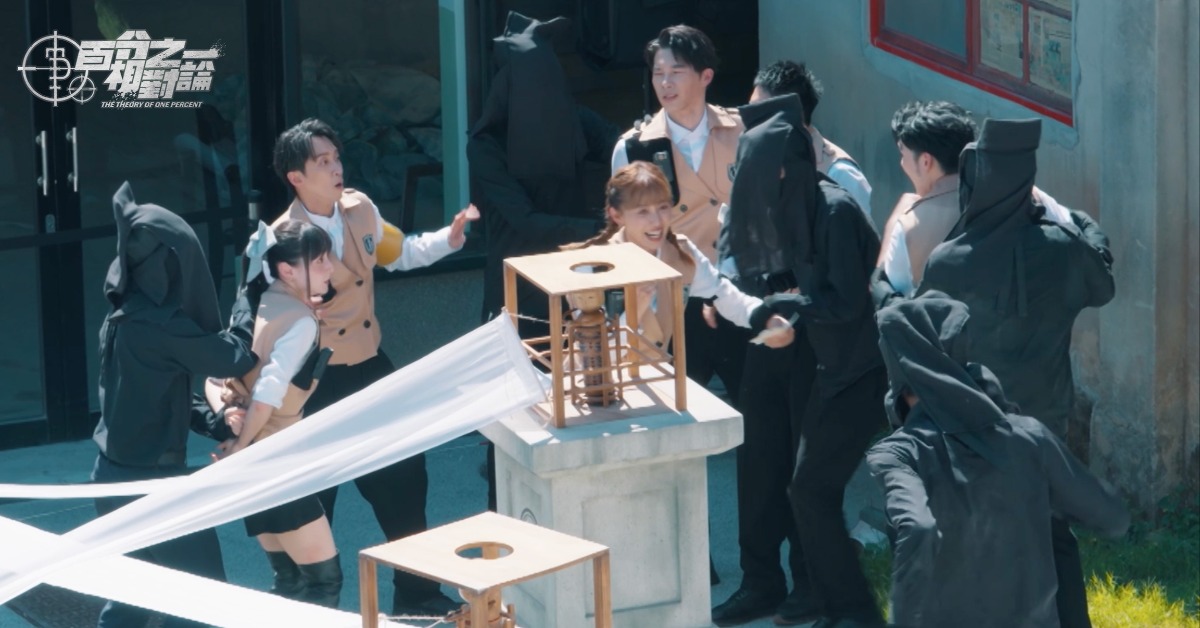 探員們遭黑衣人無預警狹持。（圖／映底子國際傳媒股份有限公司提供）