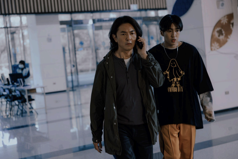 《百萬人推理》找來香港動作巨星鄭伊健主演。（圖／Netflix）