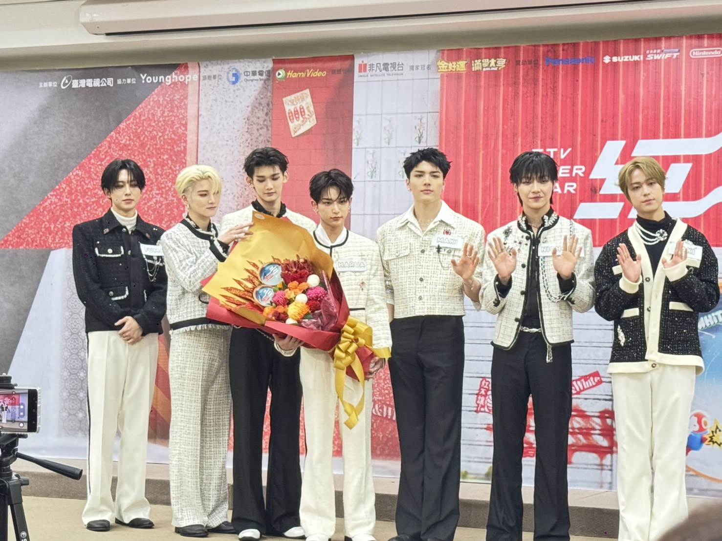 日本人氣男團&TEAM出席《超級巨星紅白藝能大賞》記者會。（圖／記者楊雅芸攝）