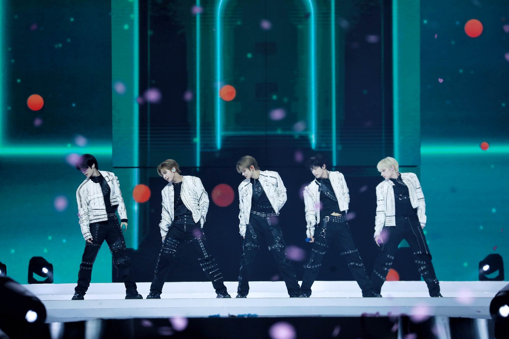 南韓男團TOMORROW X TOGETHER（TXT）登上大巨蛋開唱。（圖／讀者提供）