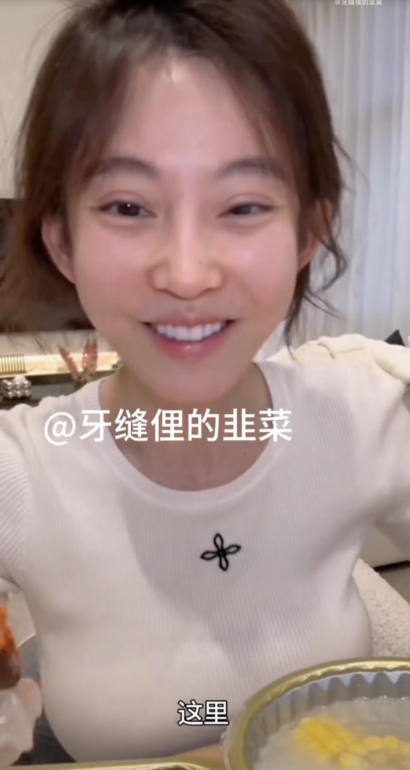 網紅馮提莫被指出「長鬍子」，自曝雄性激素過多。（圖／翻攝自微博）
