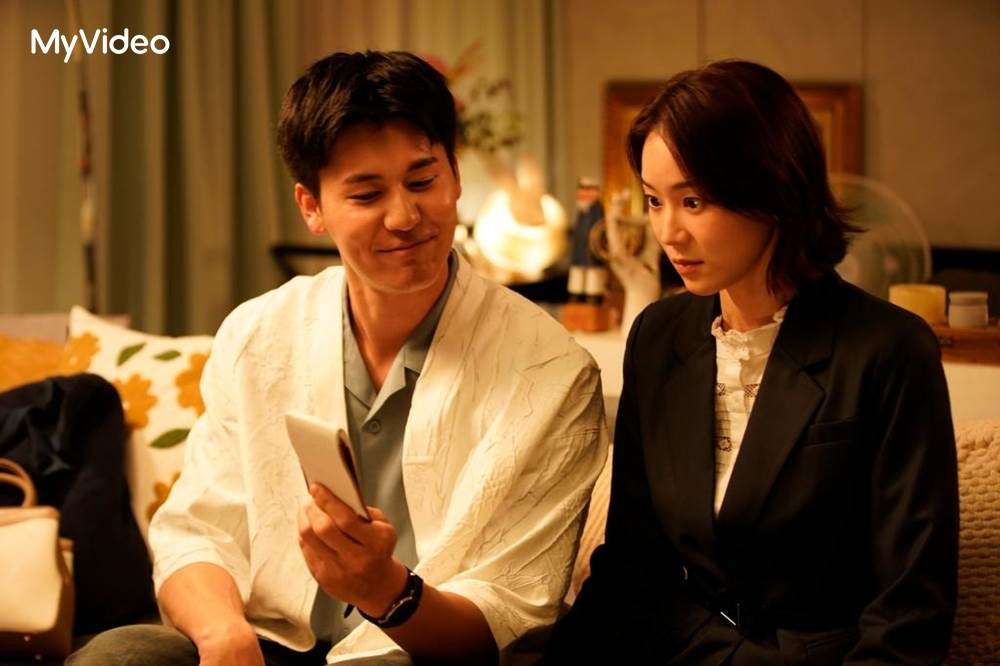 《何百芮的地獄戀曲》鍾瑶（右）即將面臨與風田飾演的日本男友同居習題。（圖／台灣大哥大MyVideo提供）