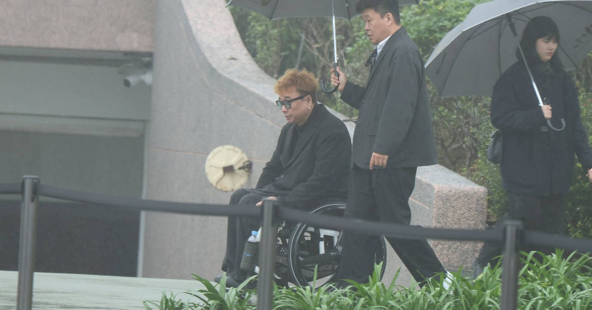 具俊曄昔日搭檔姜元來坐輪椅現身。（圖／東森娛樂）