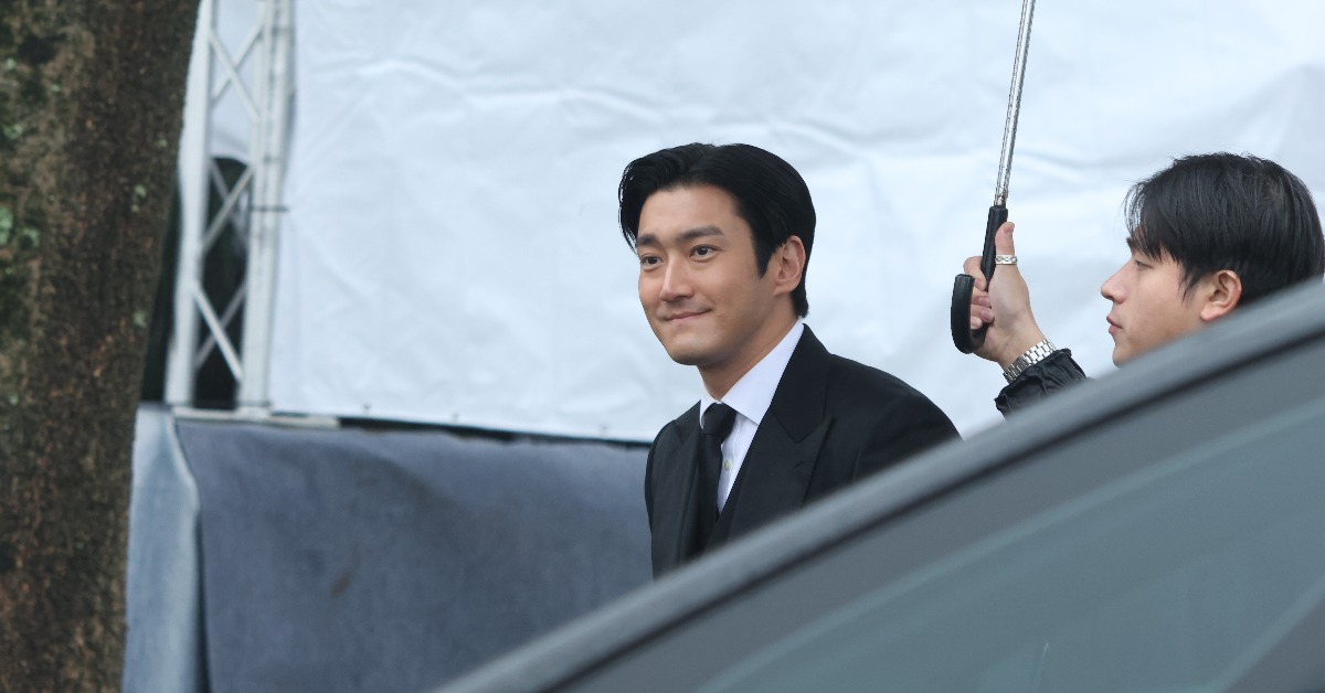 Super Junior成員始源突現身大S紀念雕像揭幕儀式現場。（圖／東森娛樂）