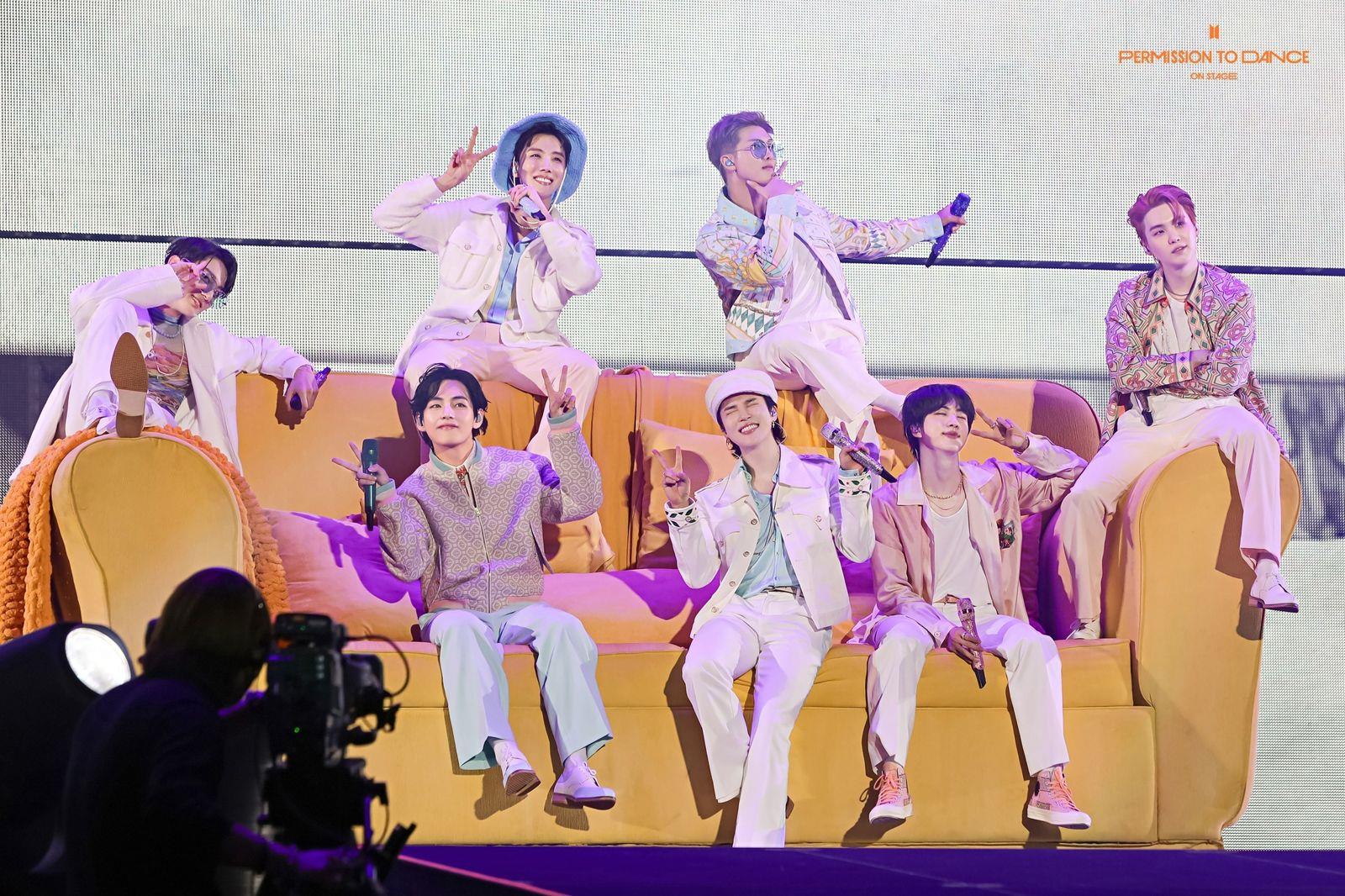 Netflix大手筆與BTS合作打造全新節目內容，包括《BTS THE COMEBACK 演唱會 | ARIRANG》現場演唱會直播，與紀錄片《BTS：天團回歸》。（圖／翻攝自BTS臉書）