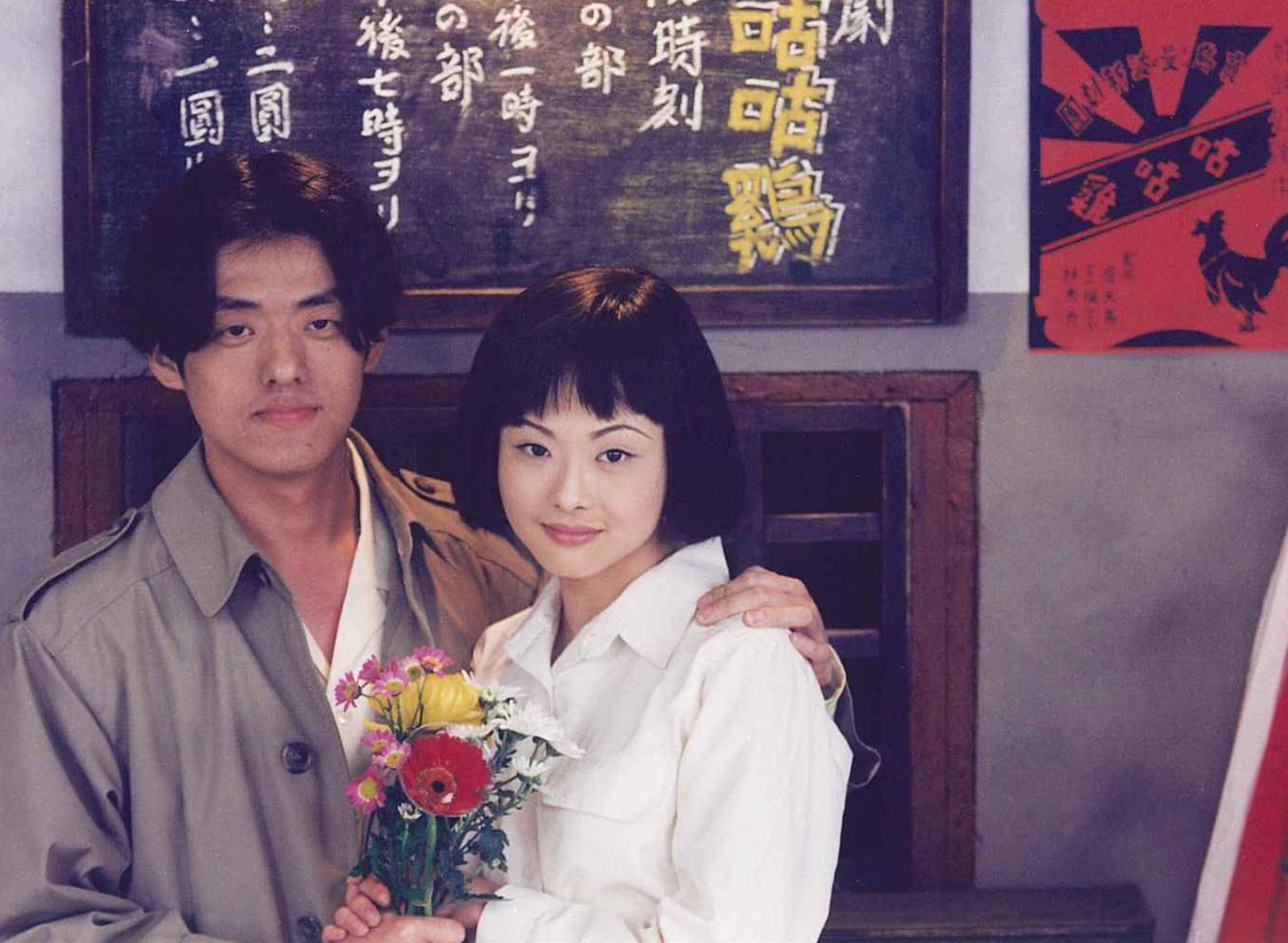 林強飾演的知識青年阿進（左），與蕭淑慎飾演的劇團演員暖玉（右）譜出戀曲。（圖／青睞）