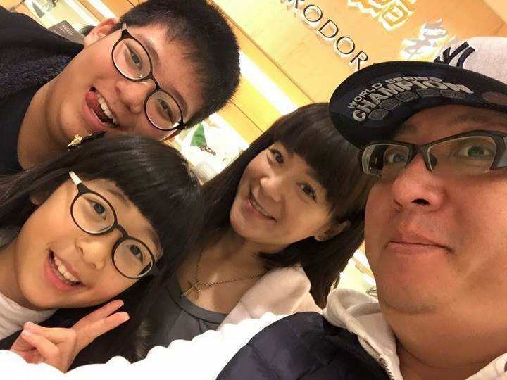 陸元琪曬出一家四口合照。（圖／翻攝自陸元琪臉書）