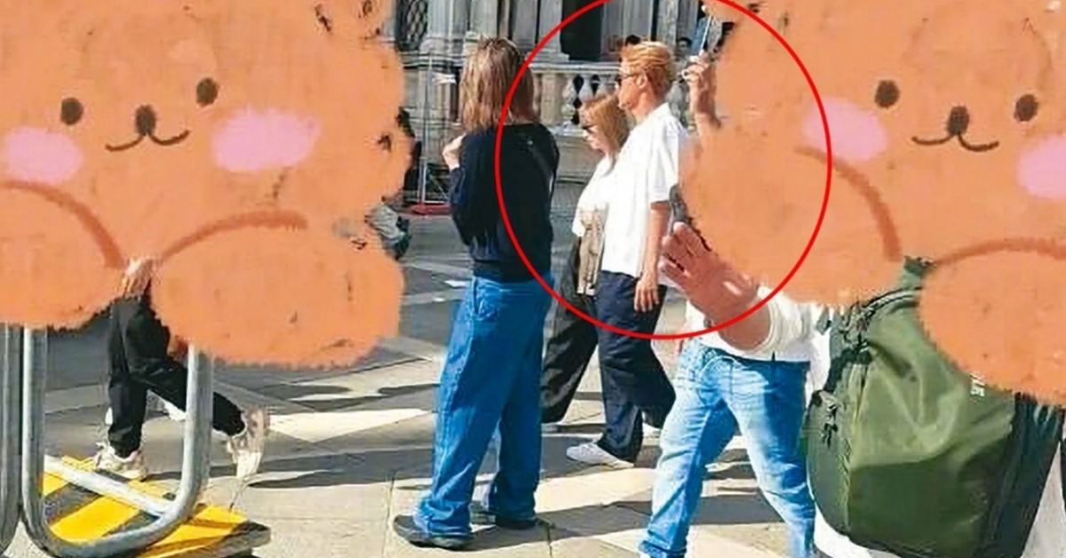 之前網友直擊王心凌與吳克群出遊，兩人在義大利被拍到同框，照片也在網上瘋狂流傳。（翻攝自新浪娛樂）