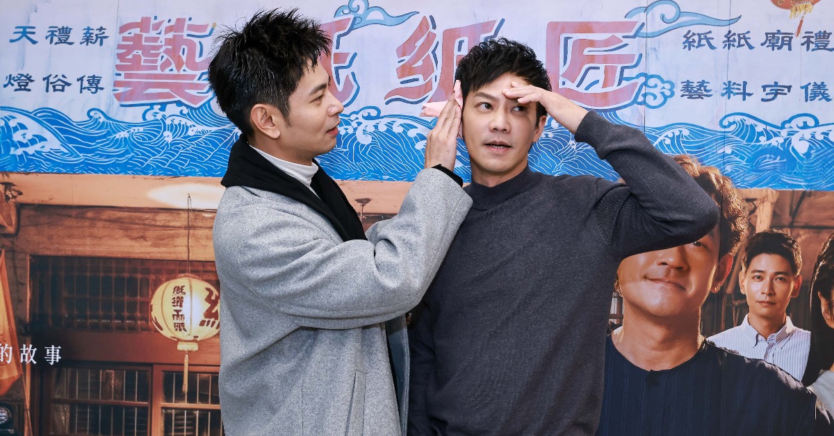 楊子儀跟鄒承恩在《阿松與阿暖》還原對戲幫對方擦汗。（圖／民視提供）