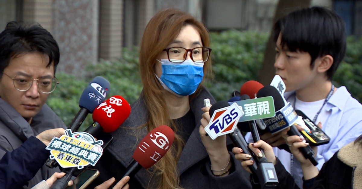 家屬控訴，不只沒有保險，事發至今，民視高層只帶六顆蘋果來賠償關心。（圖／東森新聞）