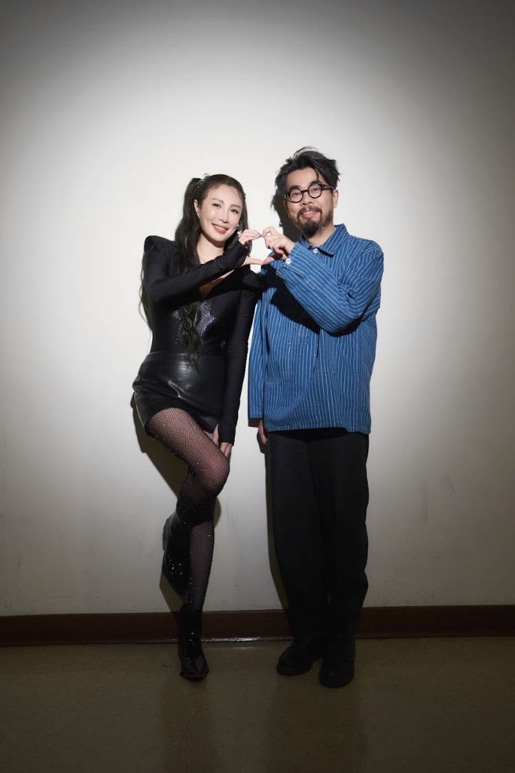金曲歌后魏如萱在台北小巨蛋開唱首日嘉賓邀請自然捲奇。（圖／好多音樂提供）