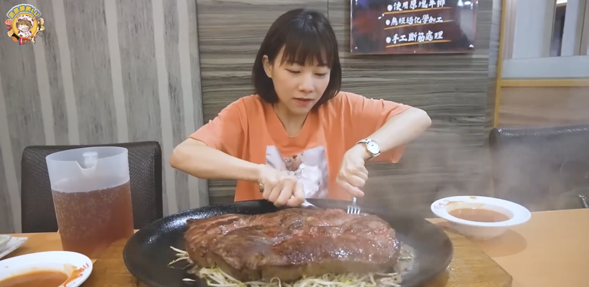 知名大胃王YouTuber路路過去以挑戰各種巨量美食走紅。（圖／翻攝自路路Yt頻道）