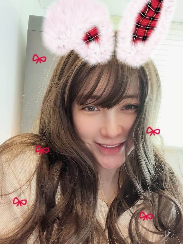 元祖女團Jewelry成員的徐寅永分享和閨密的合照，以及自己長髮的模樣。（圖／翻攝自徐寅永 IG）
