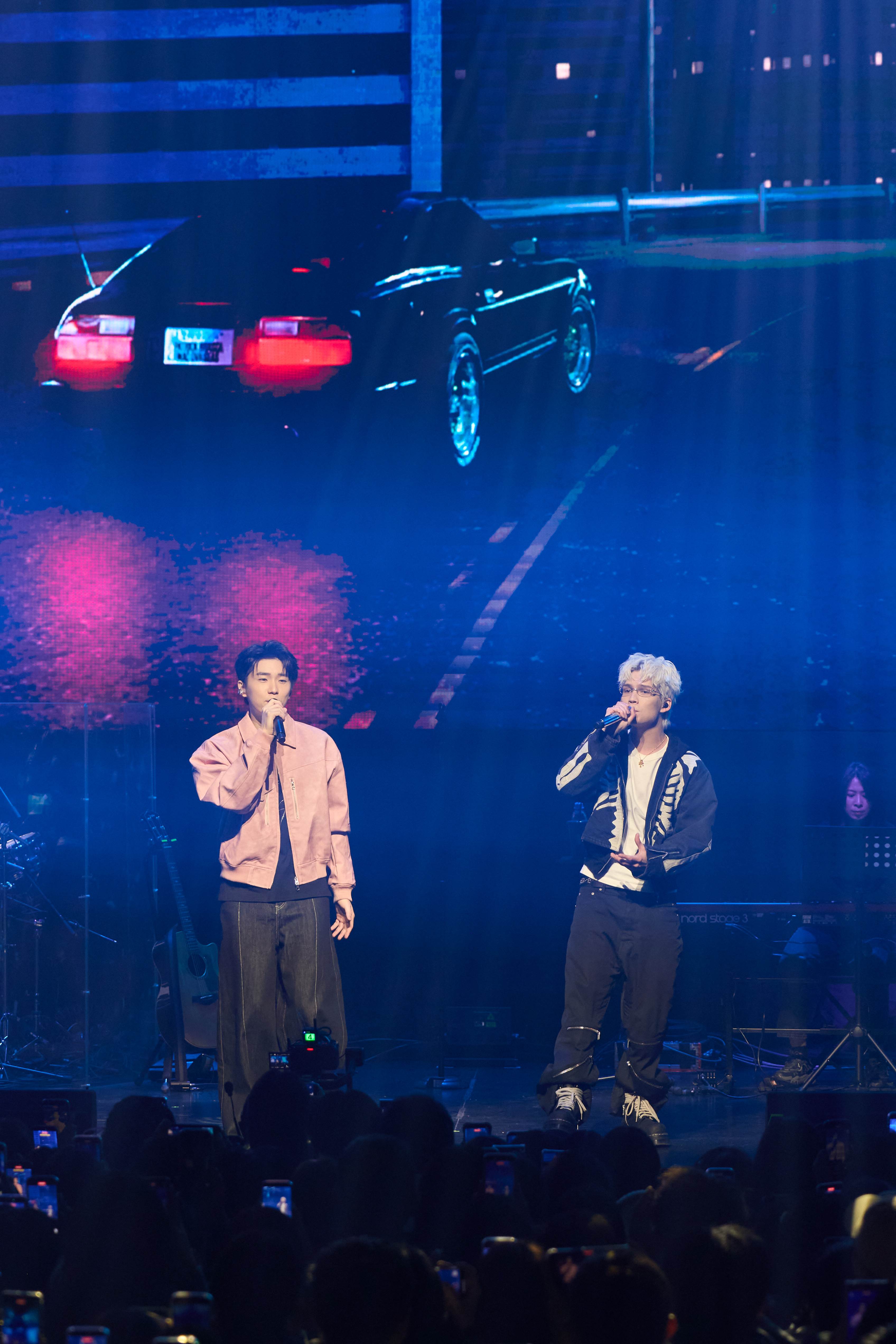 實力唱作歌手曹楊演唱會好友<a href='https://star.ebc.net.tw/search/tags/派偉俊/' target='_blank'>派偉俊</a>來助陣。（圖／杰威爾音樂提供）