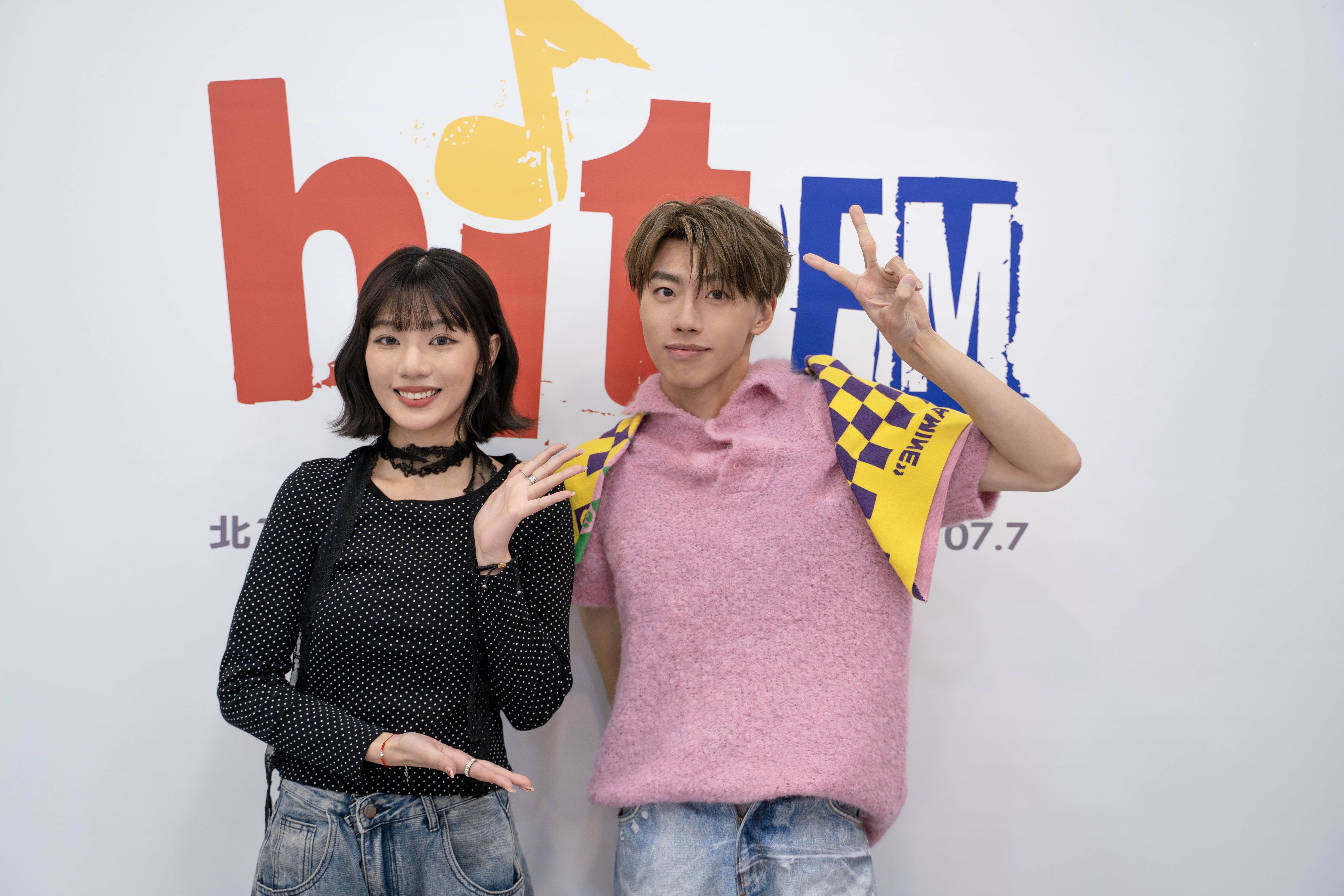 黃文廷（右）作客「OH YA DJ」 <a href='https://star.ebc.net.tw/search/tags/木木/' target='_blank'>木木</a>節目暢談新歌。（圖／Hit Fm聯播網提供）