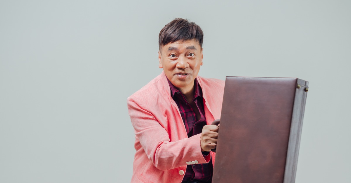 「民歌老頑童」施孝榮為讚聲演唱會打頭陣。（圖／寬宏藝術提供）