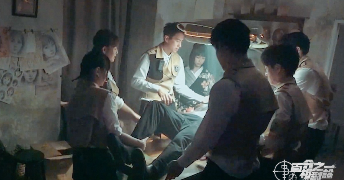 潘君侖組裝家僕人偶嚇到引發胃痙攣。（圖／映底子國際傳媒股份有限公司提供）