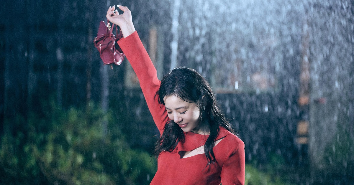 丁噹頂著體感8度的低溫拍MV淋雨戲。（圖／相信音樂提供）