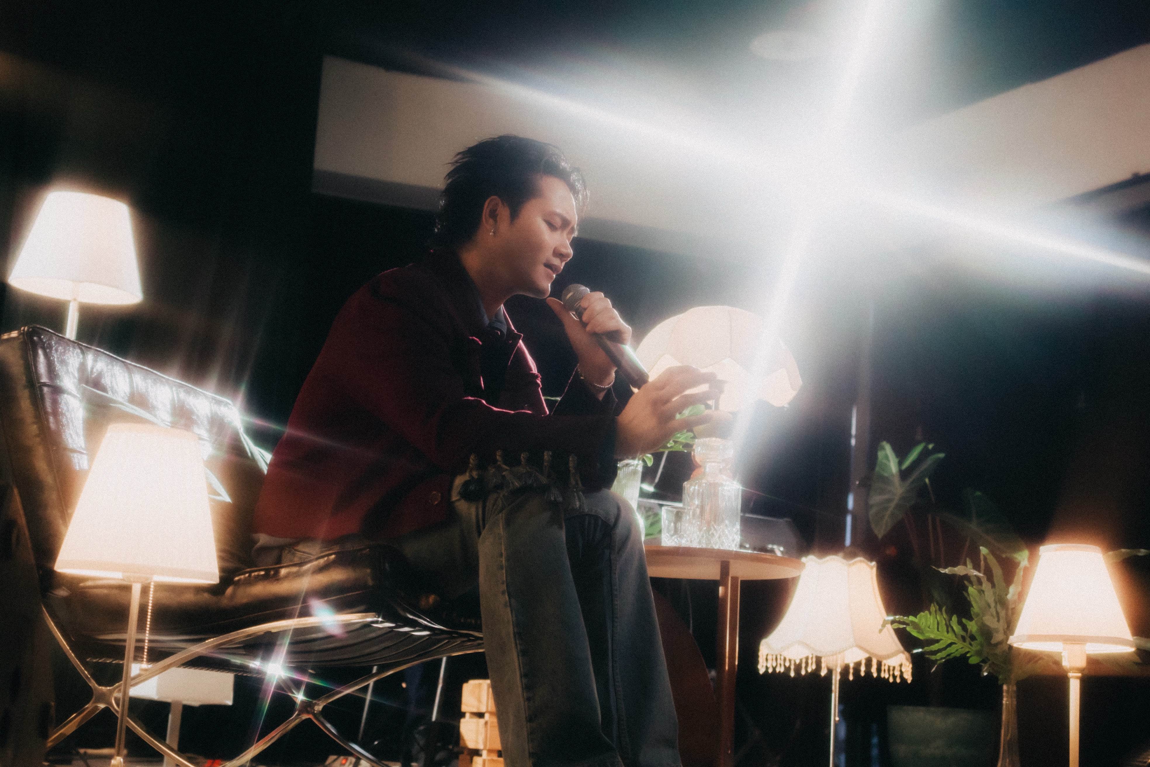 大Q秉洛自曝是「憋著哭聲」完成錄音。（圖／众悅娛樂提供）