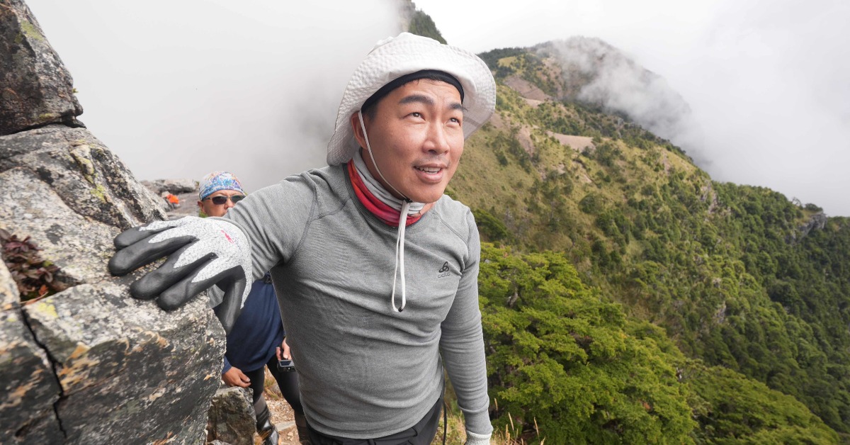郭泓志等45年挑戰人生第一座百岳。（圖／三立提供）