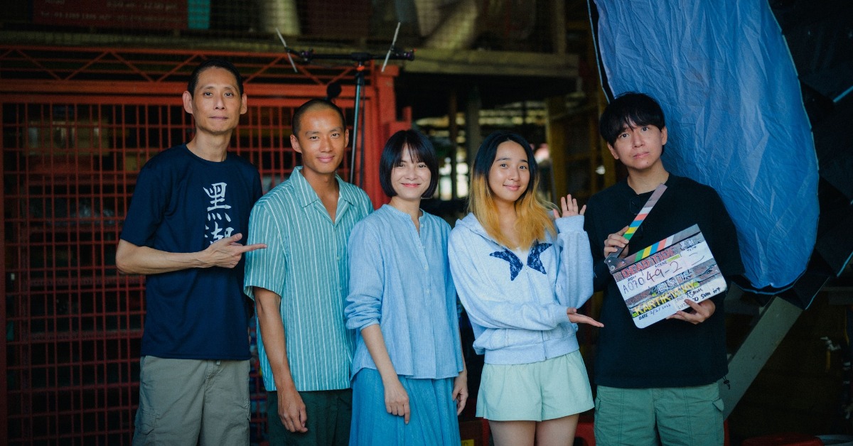 《黑潮》由李心潔（中）、王禮霖（左）二度聯合監製，攜手導演池家慶（右）共同打造，並由陳澤耀（左二）、李沐（右二）領銜主演。（圖／甲上娛樂）