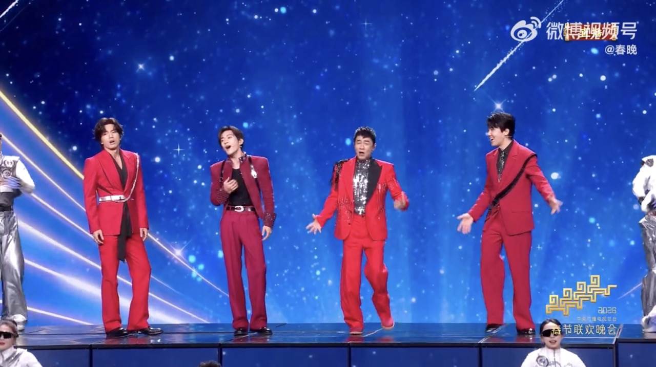 言承旭合體易烊千璽、陳小春、羅嘉豪高唱〈智造未來〉。（圖／翻攝自微博）