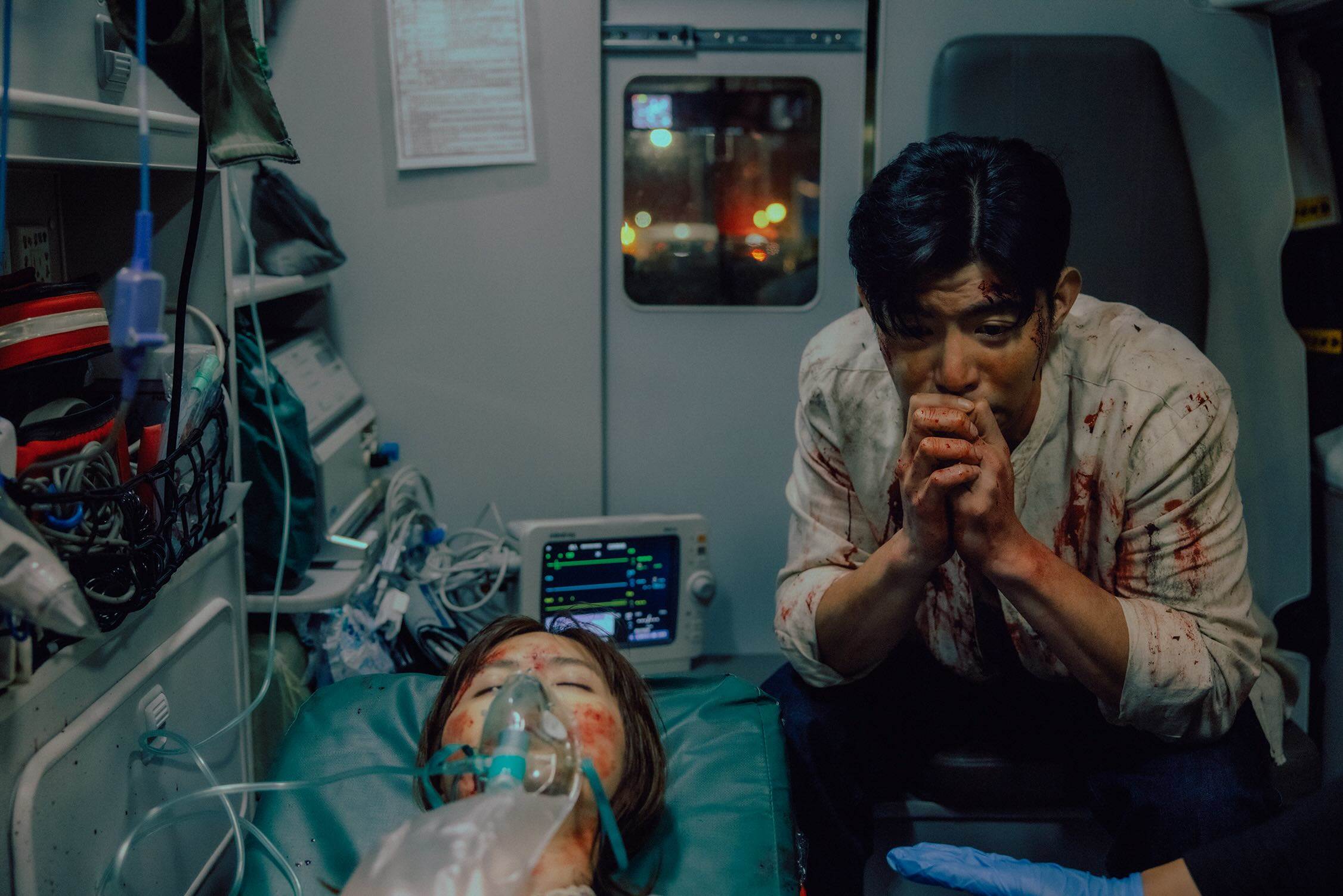 《百萬人推理》王柏傑與鄭伊健有大量對手戲。（圖／Netflix提供）