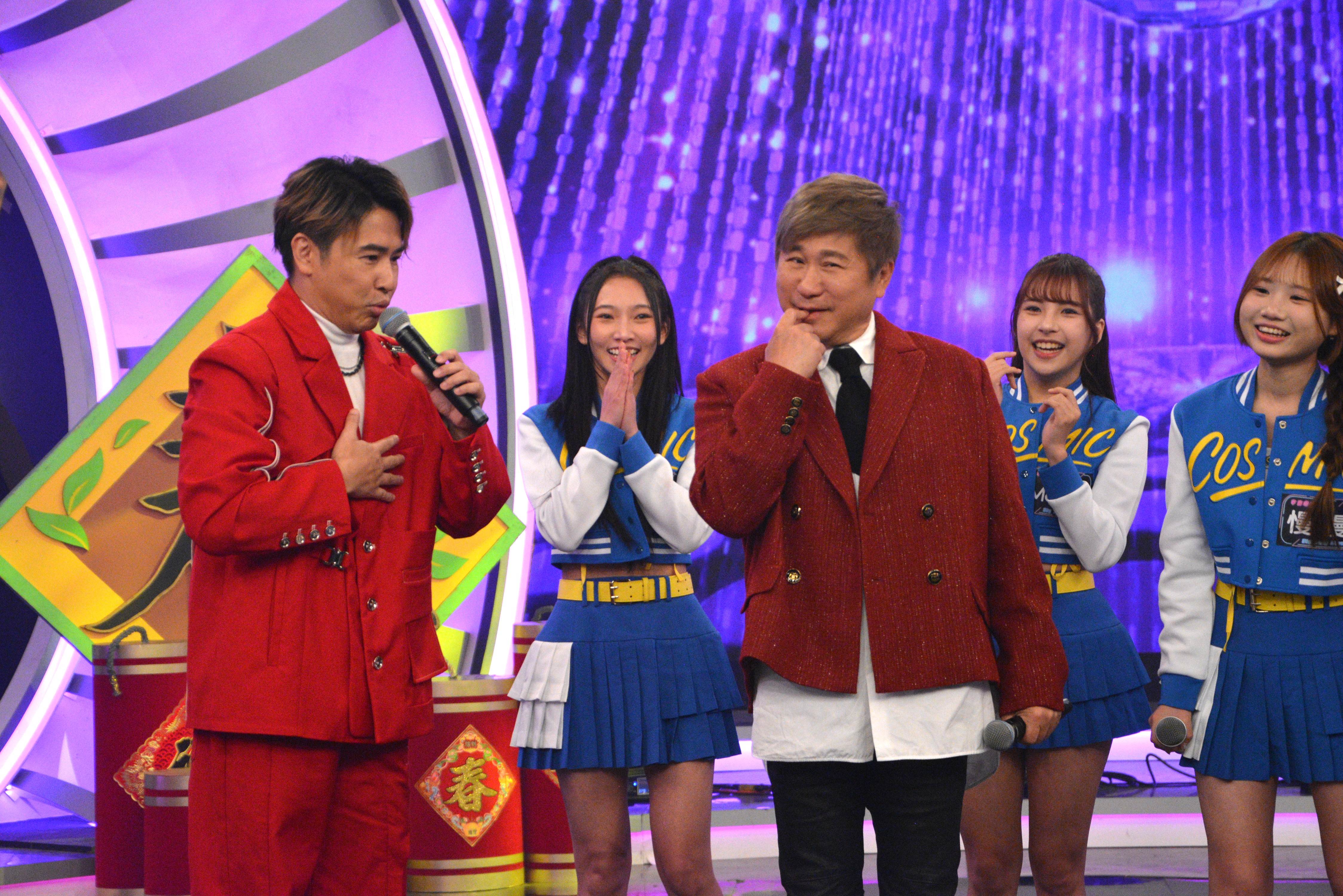 《<a href='https://star.ebc.net.tw/search/tags/週末最強大/' target='_blank'>週末最強大</a>》啦啦隊女孩帶來「撒嬌舞」，胡瓜也跟上。（圖／華視提供）