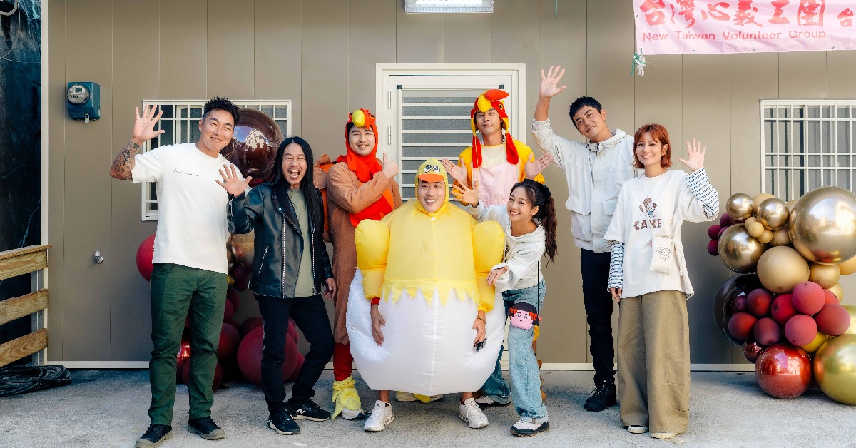 《嗨！營業中》全新一季新家落成！左起郭泓志、乱彈阿翔、鹿希派、余祥銓、各務孝太、吳映潔、姚元浩、莎莎。（圖／好看娛樂提供）