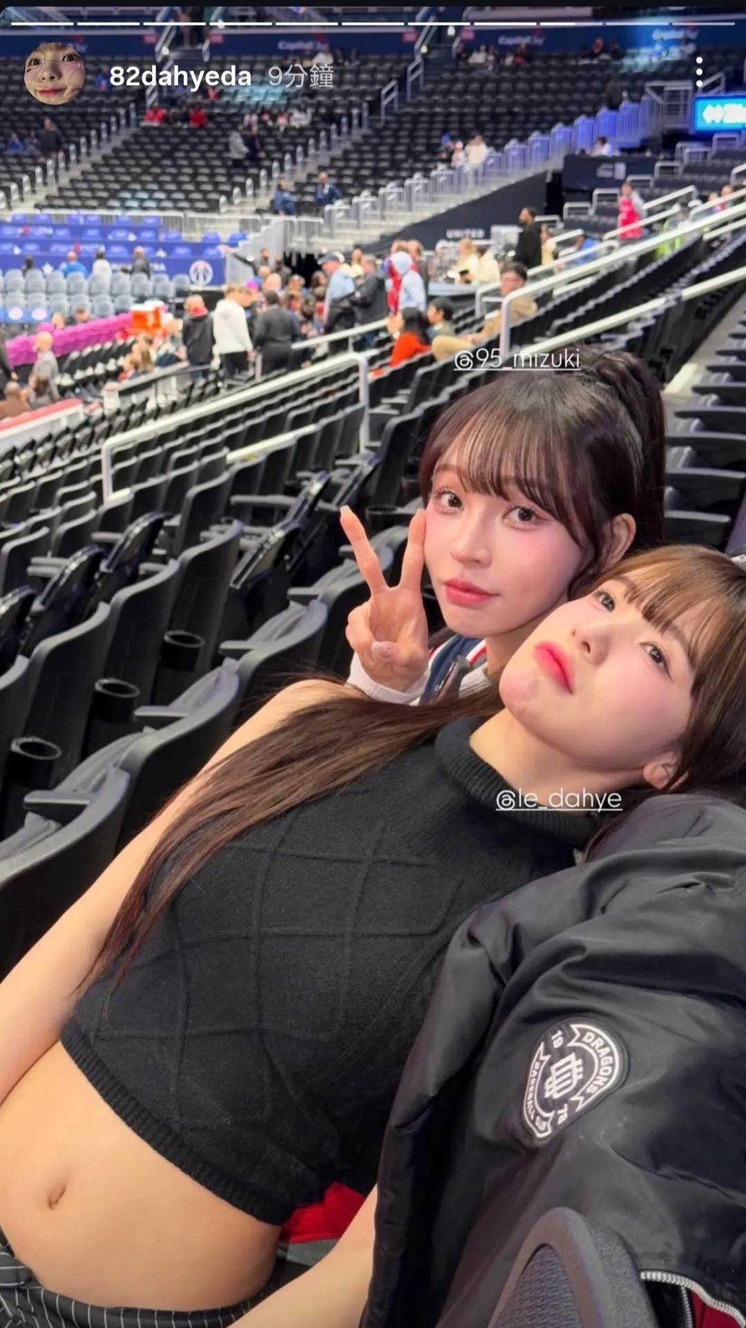 李多慧曬出林襄在球場補眠的照片。（圖／翻攝自IG）