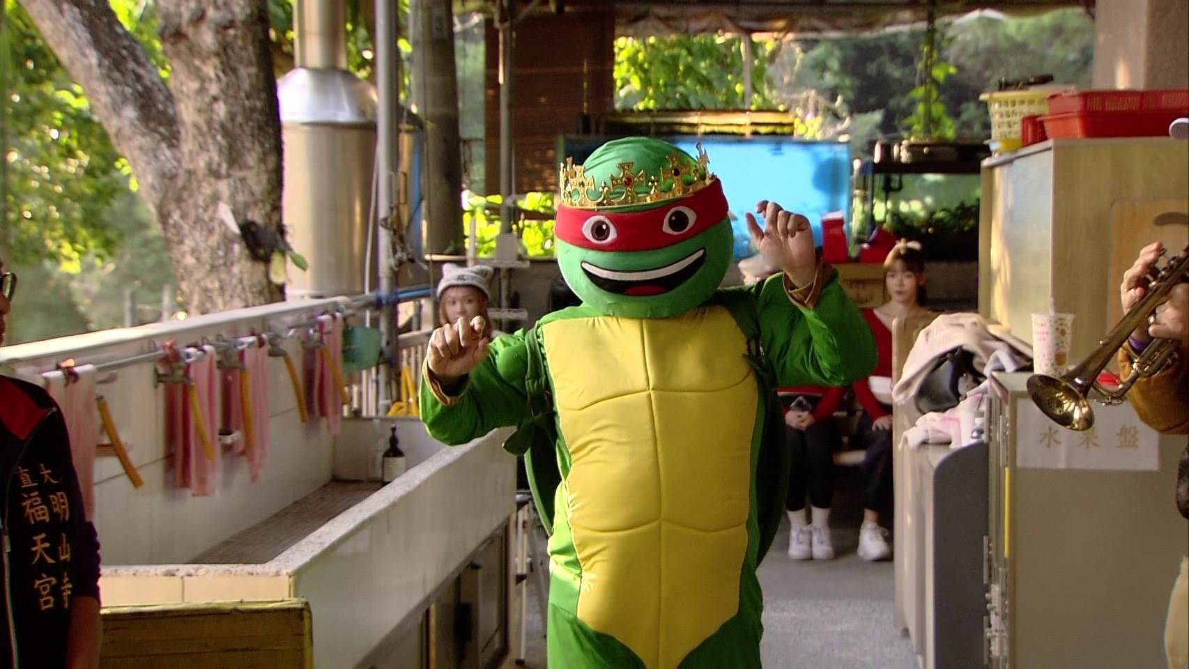 胡瓜變身<a href='https://star.ebc.net.tw/search/tags/龜王/' target='_blank'>龜王</a>與馬國弼進行終局之戰。（圖／民視提供）