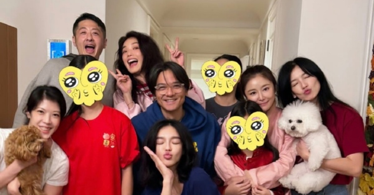 林心如罕見同框9歲愛女。（圖／翻攝自微博）