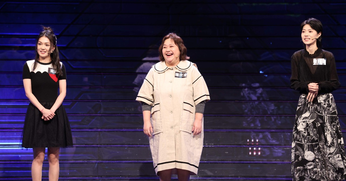 鍾欣凌當場示範中英夾雜。（圖／公視提供）