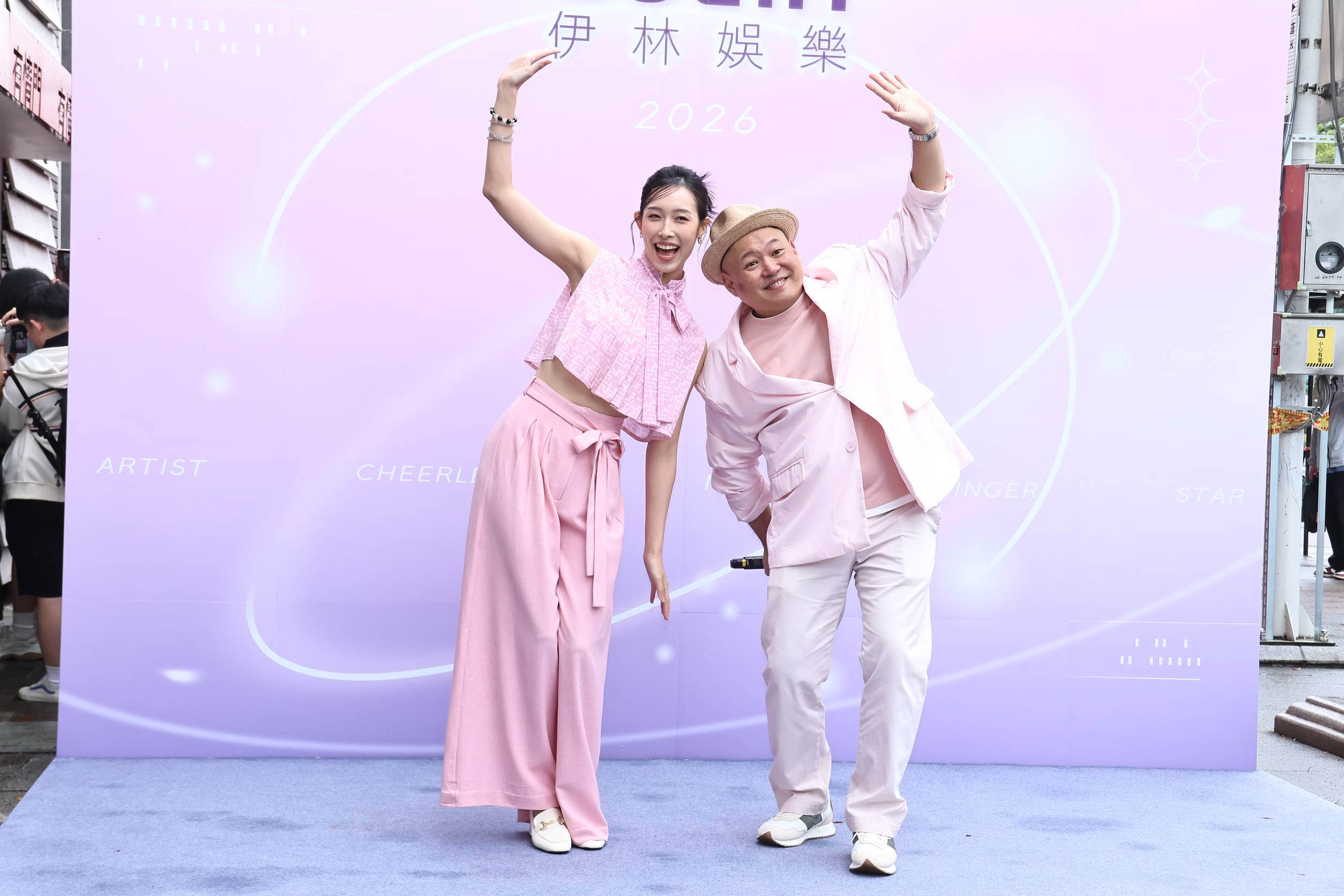 劉樸（左）、主持人大楷出席開工活動。（圖／東森娛樂）