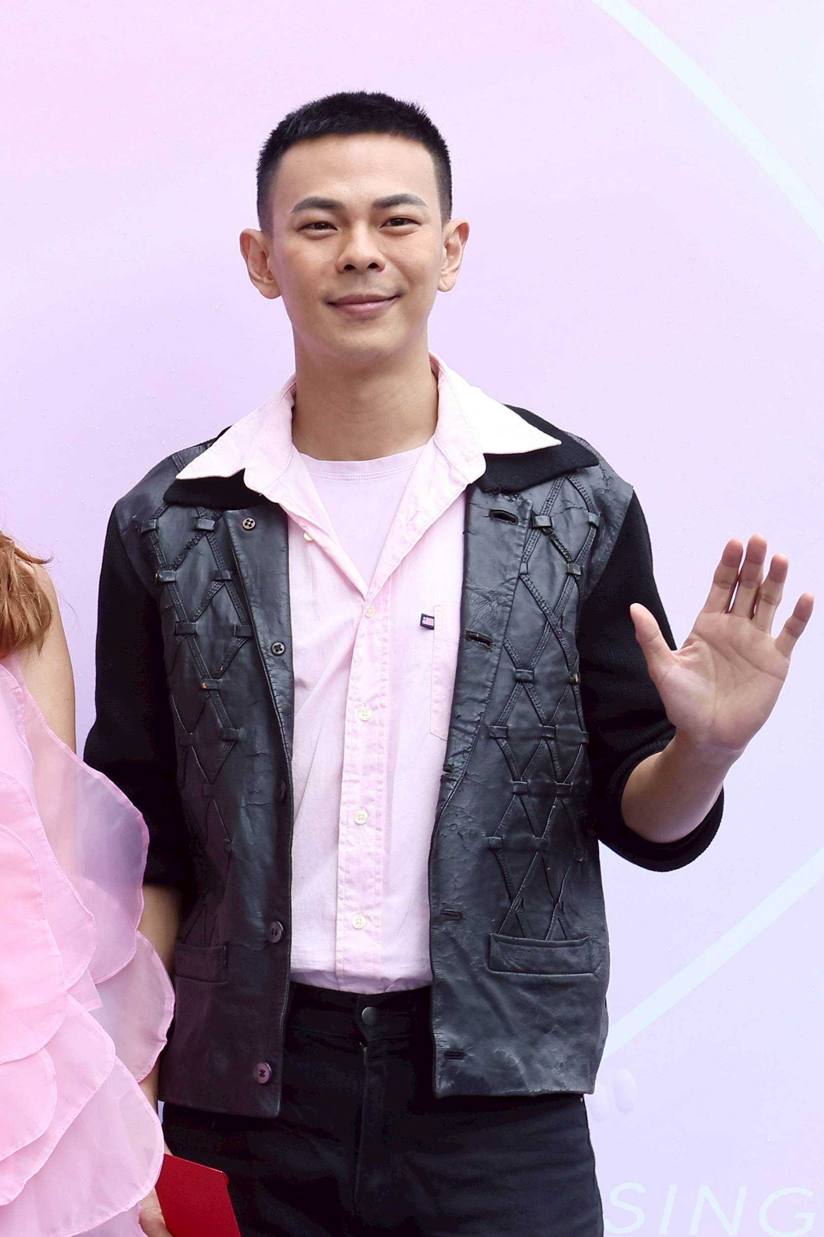 孫綻當女友米可白貼身看護。（圖／東森娛樂）