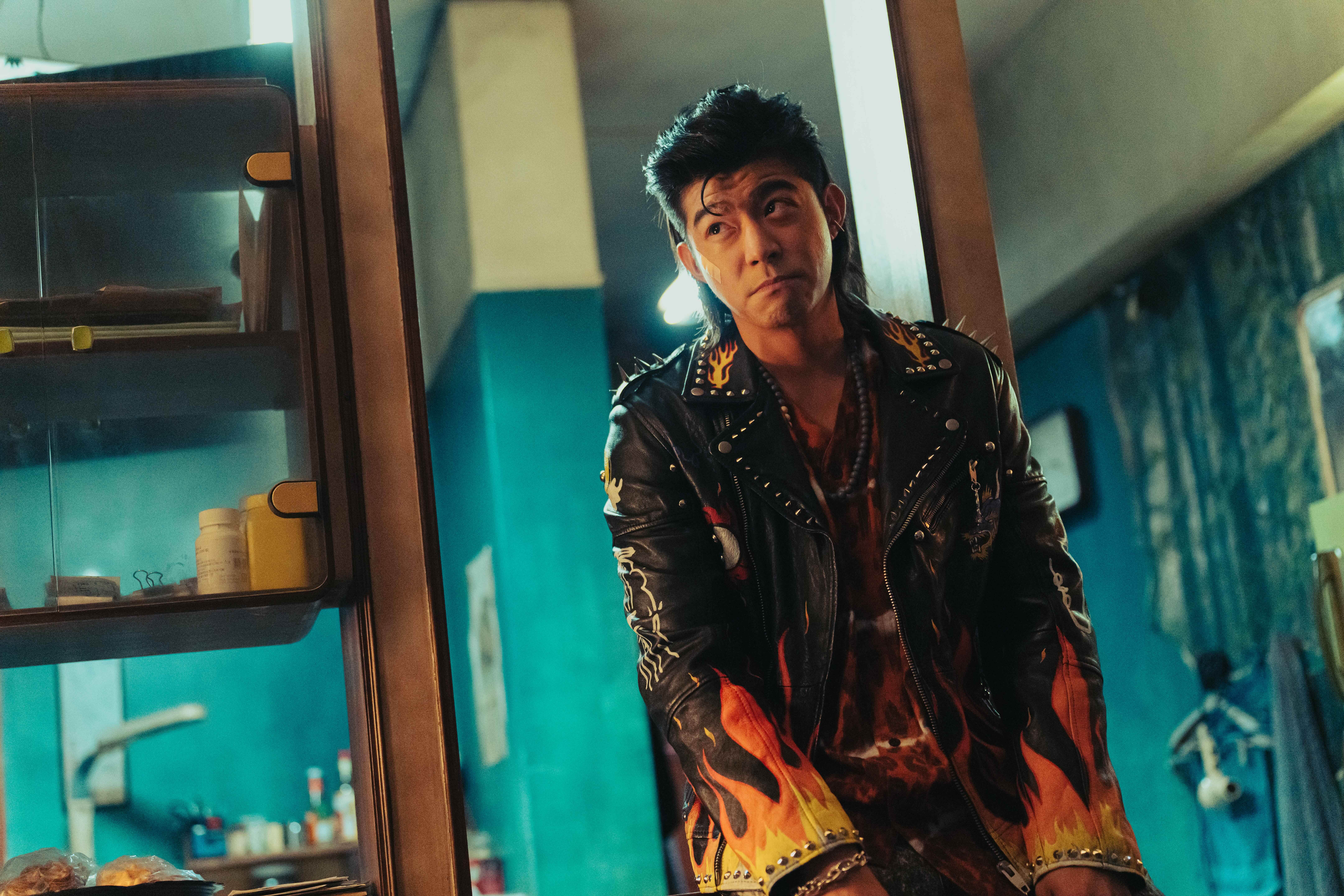 王柏傑顛覆既定神明形象，神格化身引領宿命。（圖／Netflix）