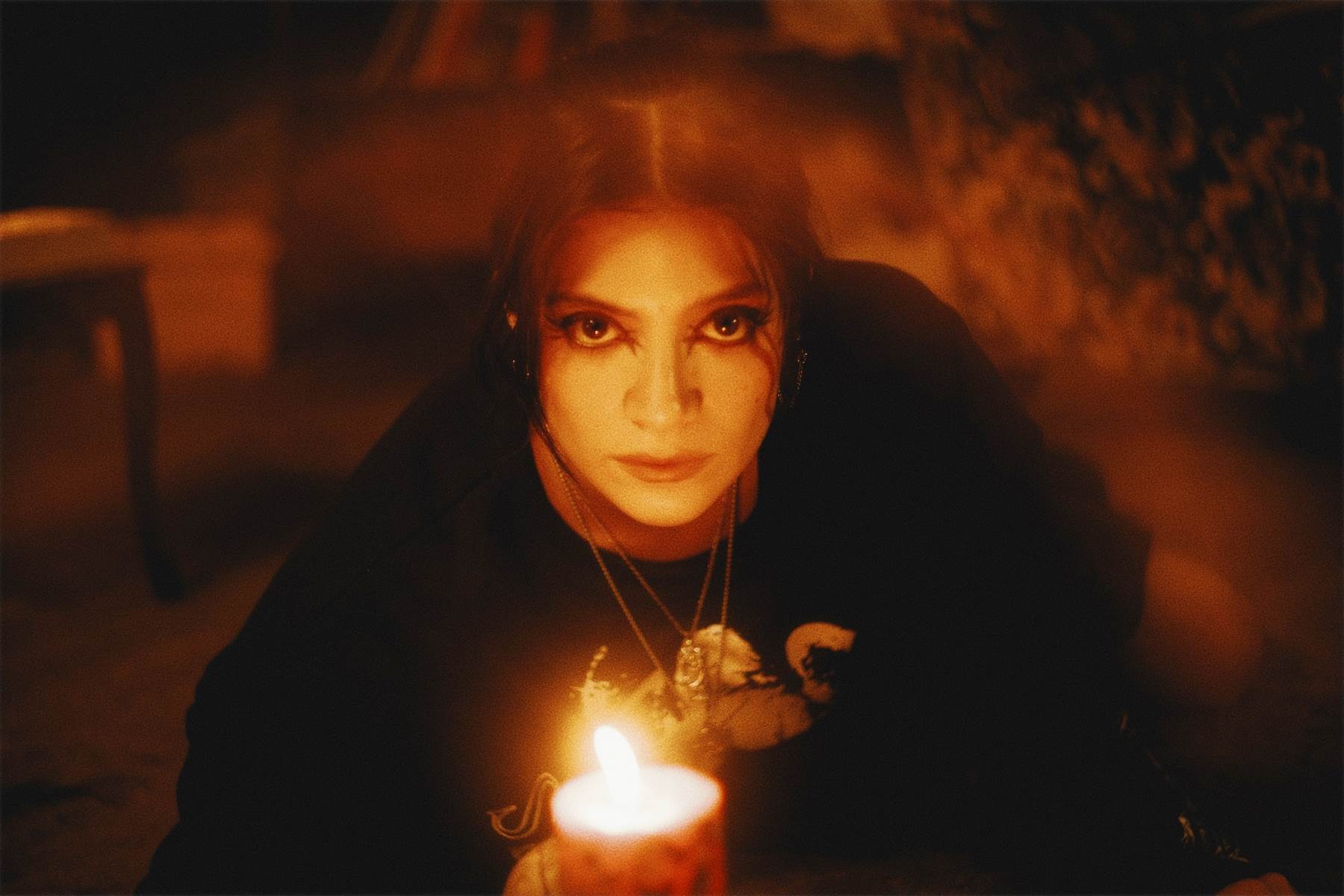 本片劇組拍攝前後，進行8小時淨化儀式，依然壓不住靈異事件，圖為女主角卡拉科羅納多。（圖／采昌國際多媒體）