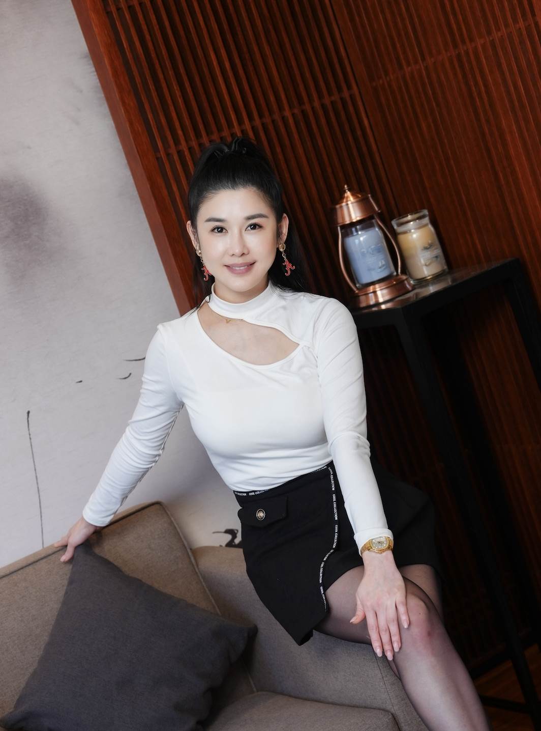 話題熟女團F40<a href='https://star.ebc.net.tw/search/tags/艾軒/' target='_blank'>艾軒</a>自封酒桌糾察隊 熟女氣場全開。（圖／女神愛啪啪提供）