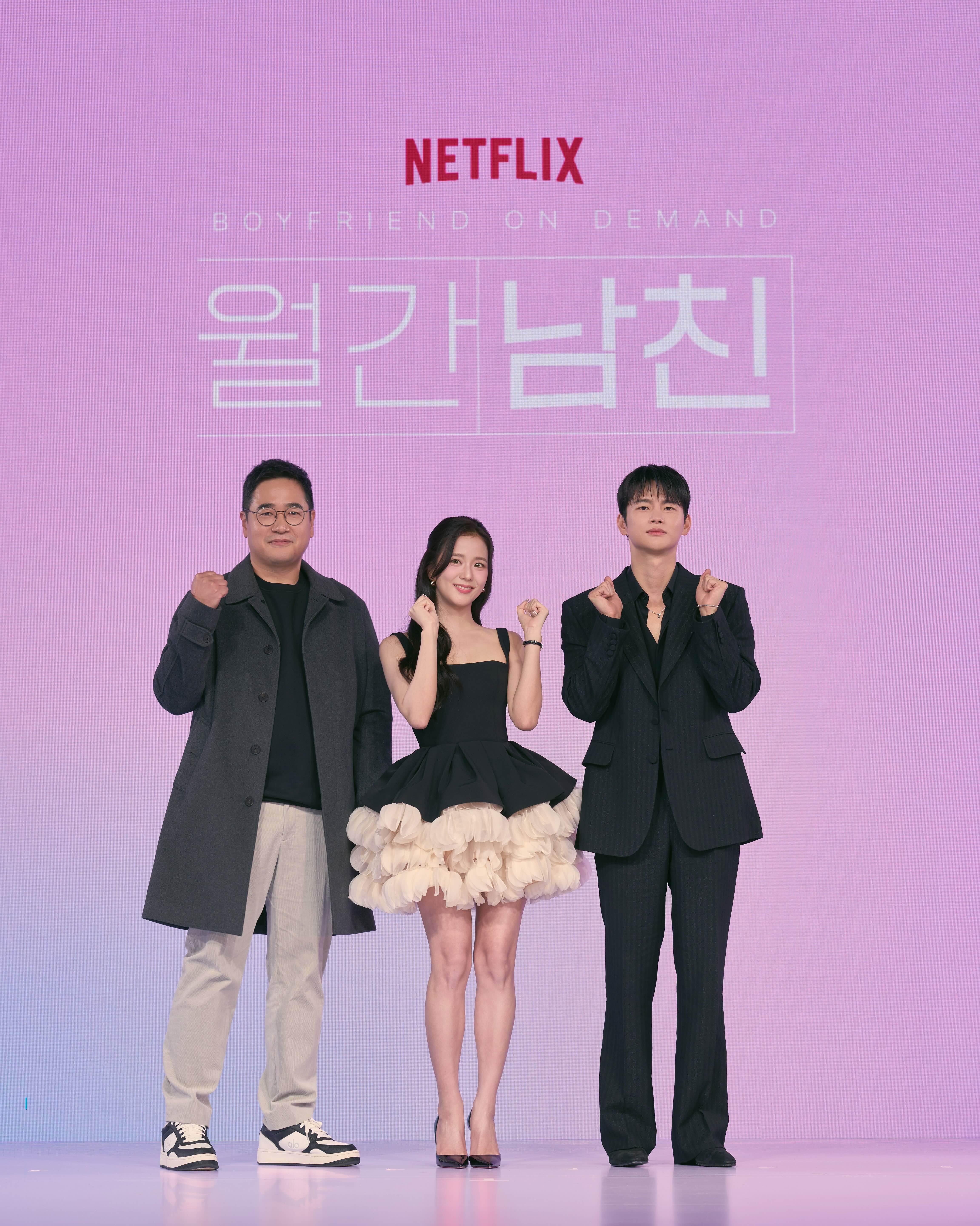 《訂閱男友》主演Jisoo（金智秀）、徐仁國與導演金政植盛裝出席上線記者會。（圖／Netflix提供）