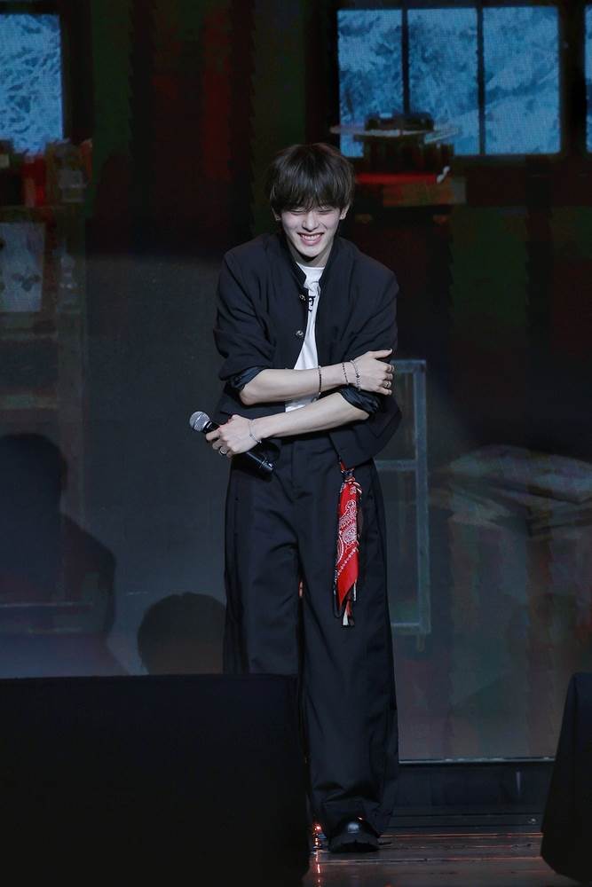 男團VERIVERY成員岡旻身為團體年紀最小成員，撒嬌起來十分得心應手。（圖／網銀國際影視提供）